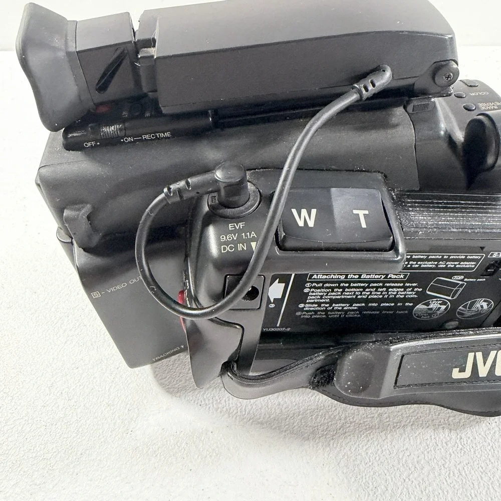JVC GR-S70U Super VHS-C Video Movie Camcorder Vintage POWERS ON AS IS READ